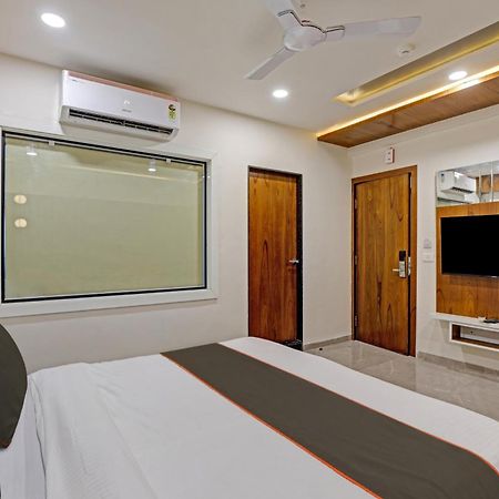Collection O Alpha One Hotel Ahmedabad Buitenkant foto