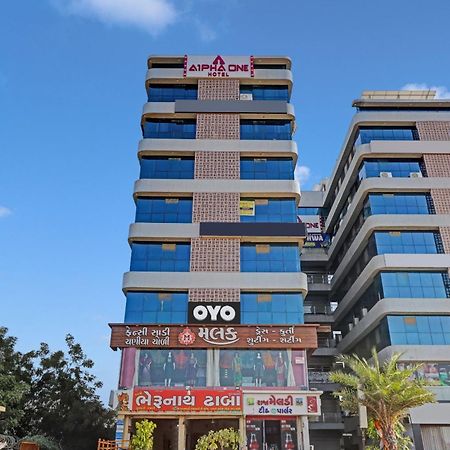 Collection O Alpha One Hotel Ahmedabad Buitenkant foto