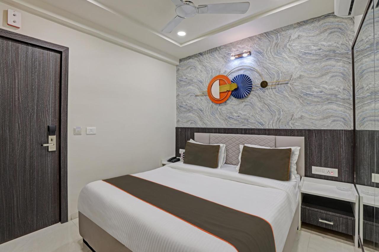 Collection O Alpha One Hotel Ahmedabad Buitenkant foto