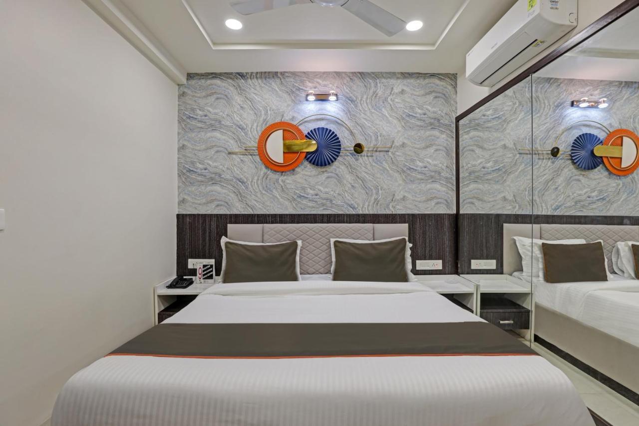 Collection O Alpha One Hotel Ahmedabad Buitenkant foto