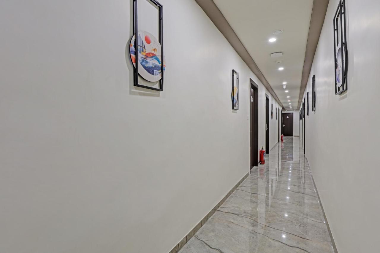 Collection O Alpha One Hotel Ahmedabad Buitenkant foto