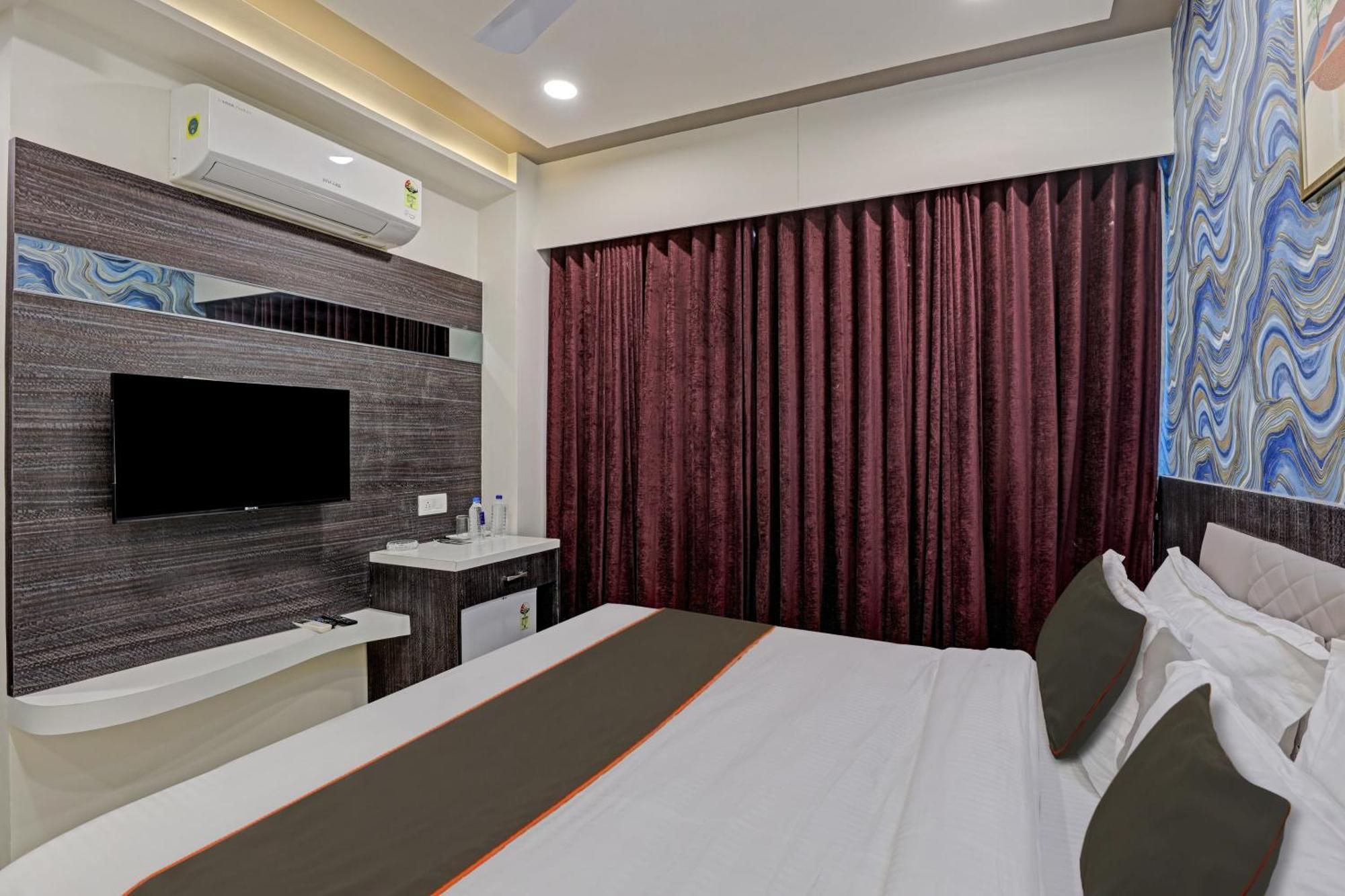Collection O Alpha One Hotel Ahmedabad Buitenkant foto