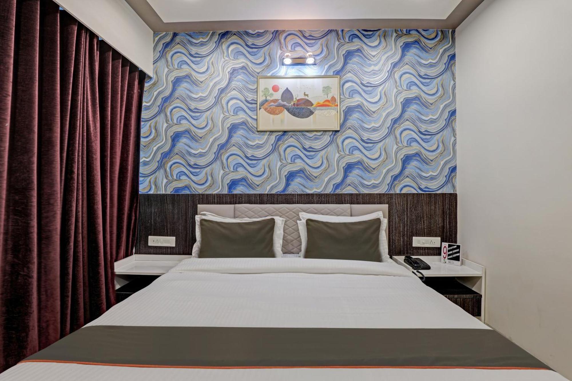 Collection O Alpha One Hotel Ahmedabad Buitenkant foto
