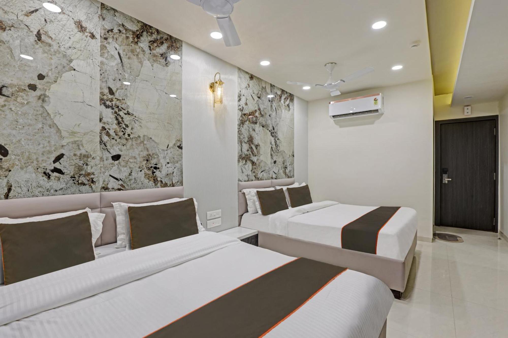 Collection O Alpha One Hotel Ahmedabad Buitenkant foto