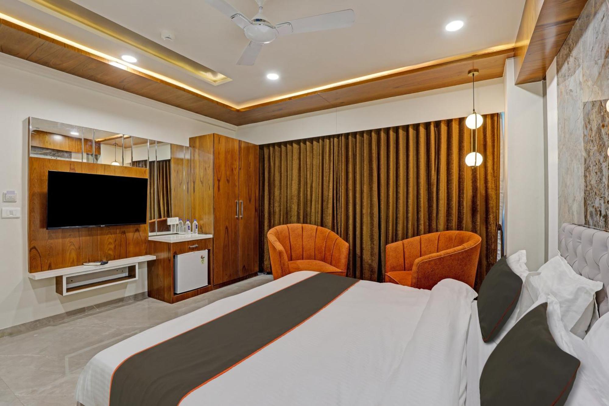 Collection O Alpha One Hotel Ahmedabad Buitenkant foto