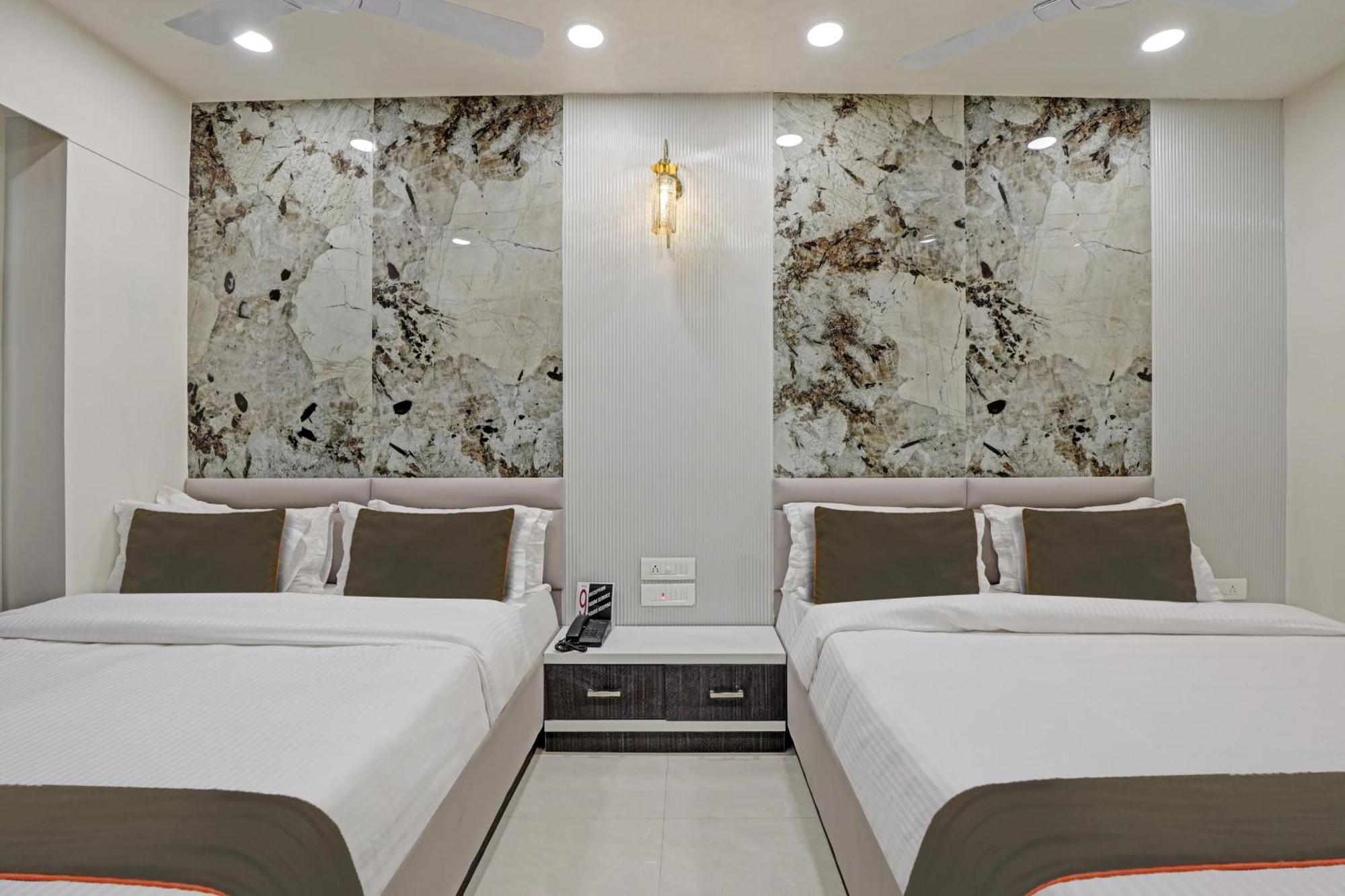 Collection O Alpha One Hotel Ahmedabad Buitenkant foto