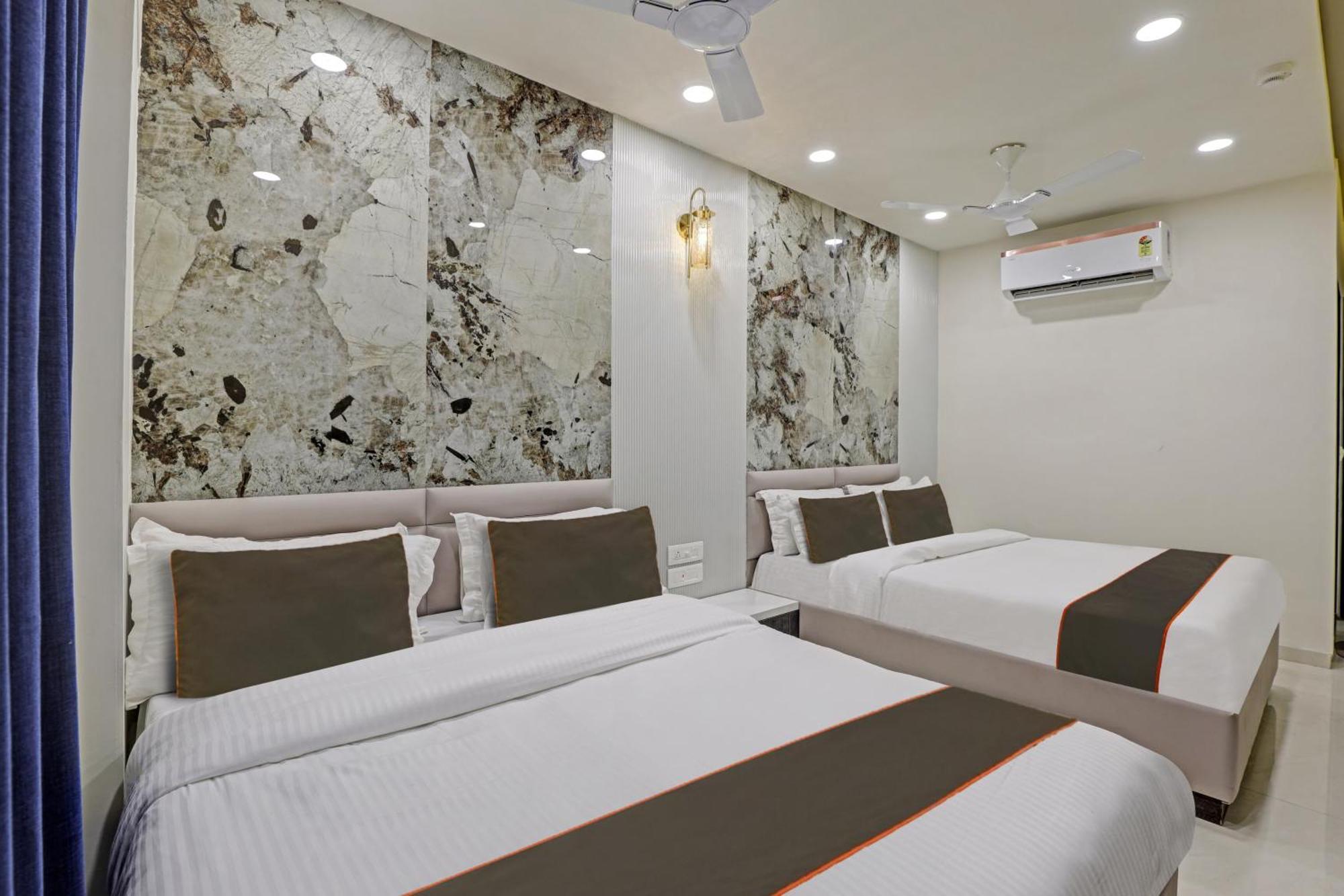 Collection O Alpha One Hotel Ahmedabad Buitenkant foto