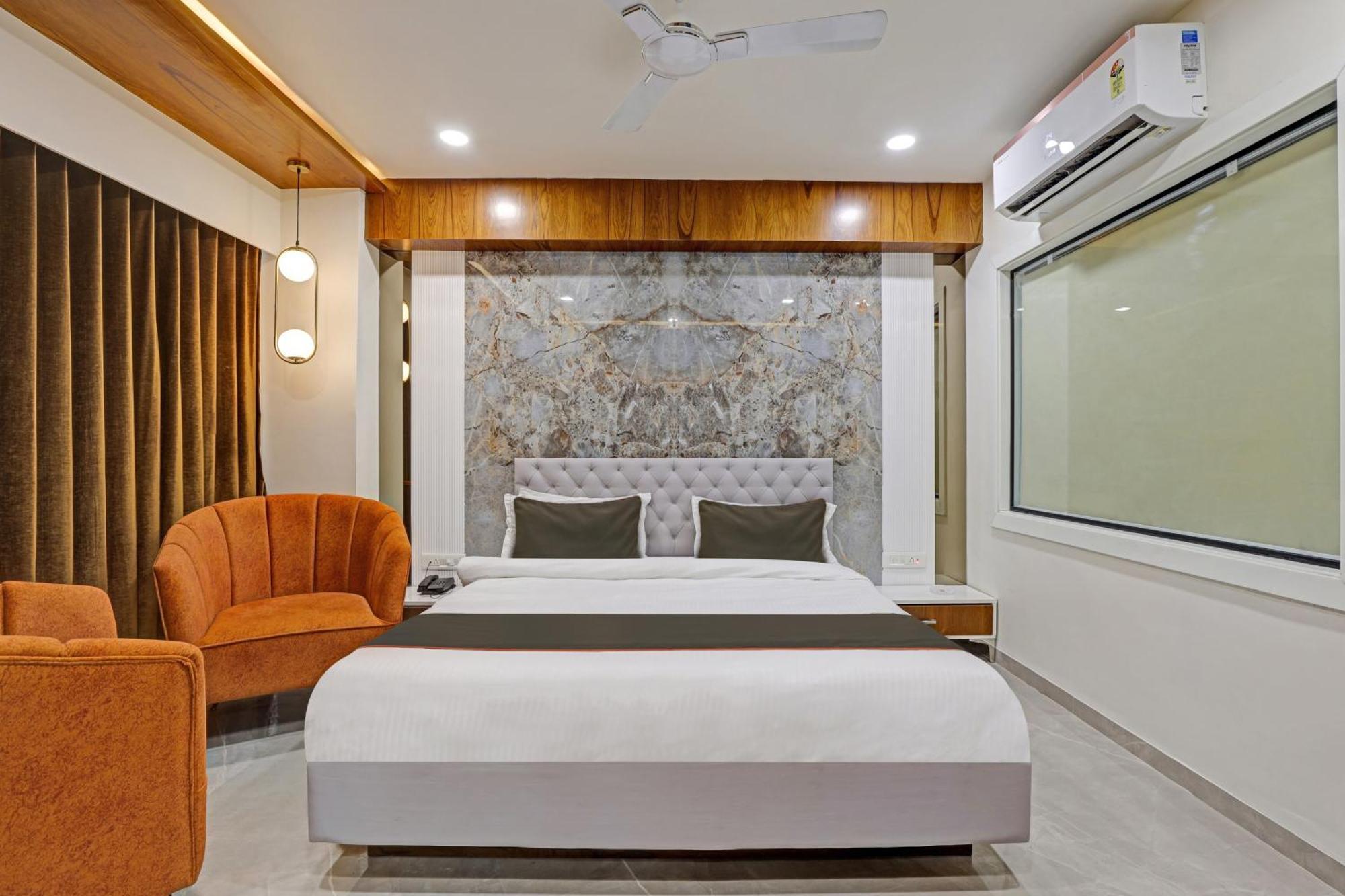 Collection O Alpha One Hotel Ahmedabad Buitenkant foto