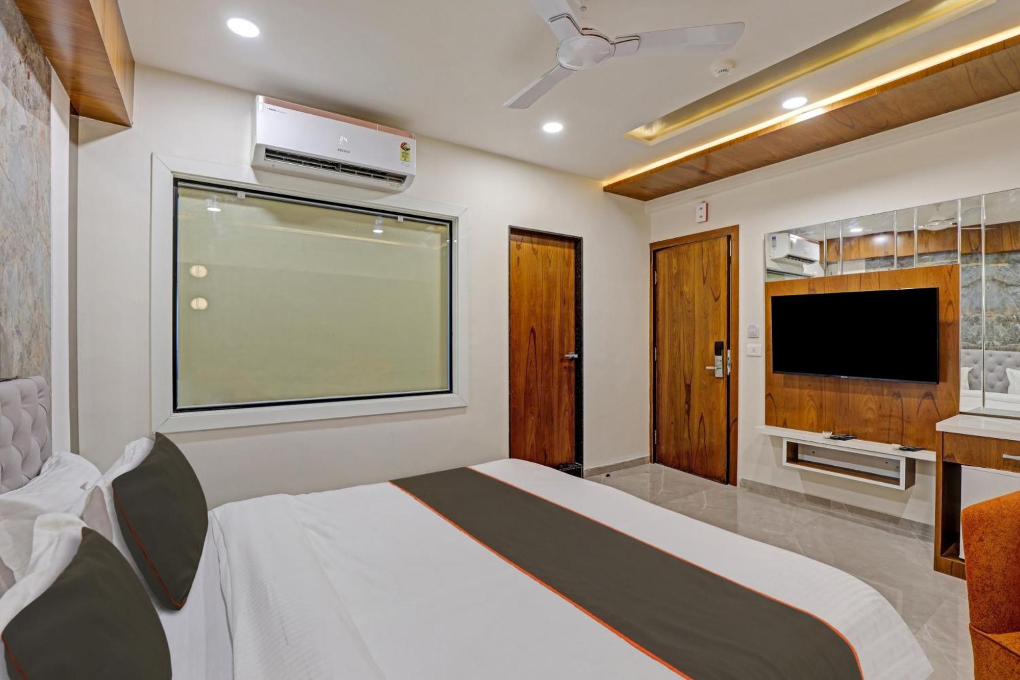 Collection O Alpha One Hotel Ahmedabad Buitenkant foto