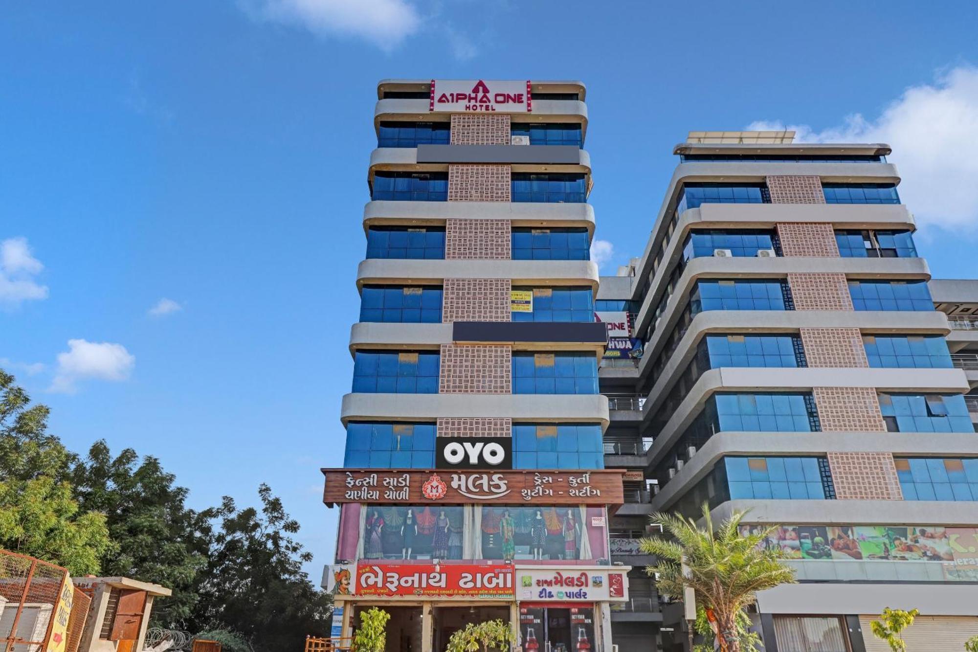 Collection O Alpha One Hotel Ahmedabad Buitenkant foto